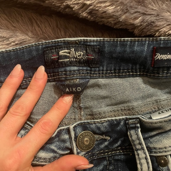 Acid Wash Silver Brand Ankle Jeans, Size 28 - Picture 3 of 3